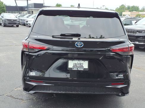 Used 2024 Toyota Sienna XSE FWD image 24