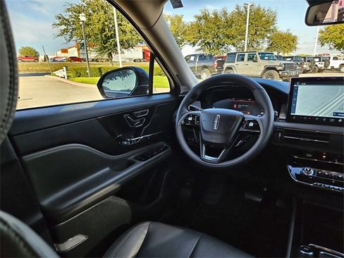 Used 2023 Lincoln Corsair Standard 4D Sport Utility image 10