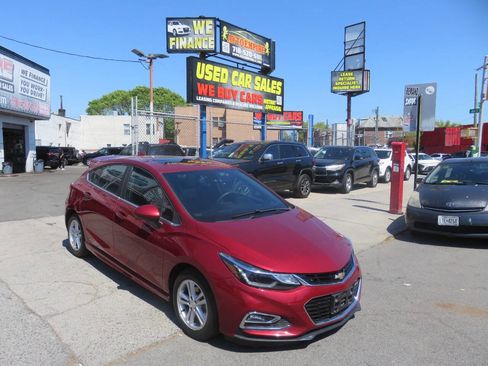 Used 2017 Chevrolet Cruze LT w/ Sun And Sound Package FWD image 3