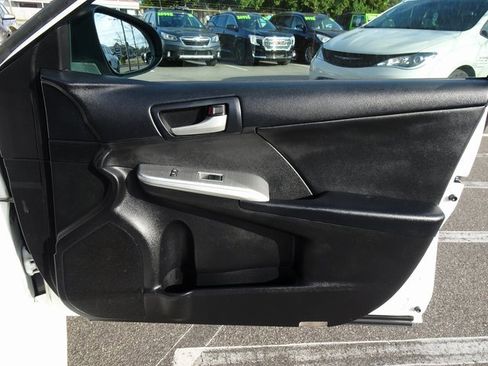 Used 2013 Toyota Camry SE image 17