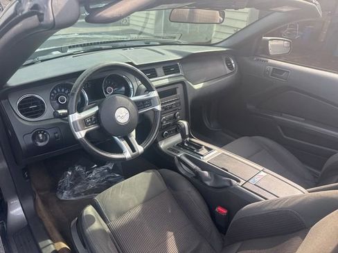 Used 2014 Ford Mustang Convertible RWD image 10