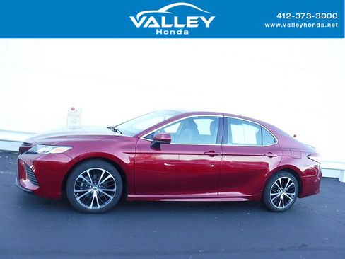 Used 2018 Toyota Camry SE image 2