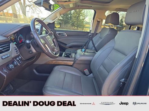 Used 2020 GMC Yukon Denali w/ Denali Premium Package image 10