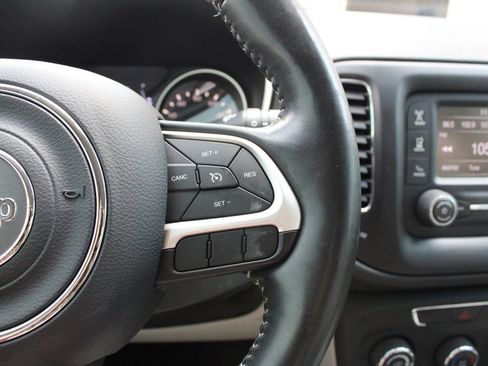 Used 2018 Jeep Compass Latitude w/ Cold Weather Group AWD/4WD image 13