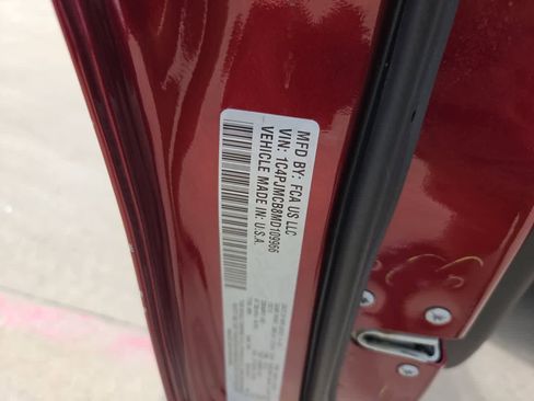 Used 2021 Jeep Cherokee Latitude AWD/4WD image 28