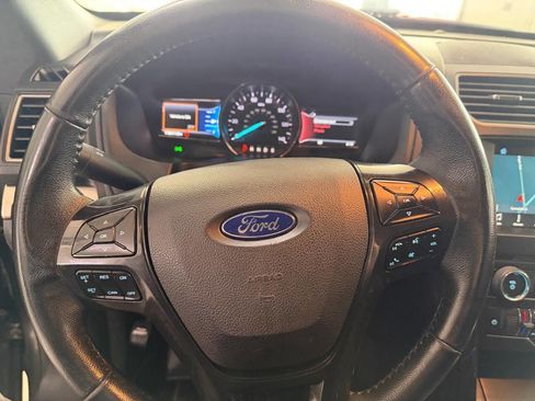 Used 2018 Ford Explorer XLT w/ Equipment Group 201A image 26