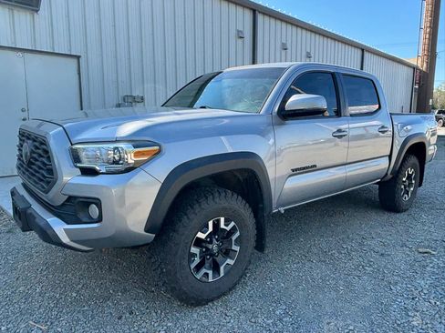 Used 2020 Toyota Tacoma TRD Off-Road image 2