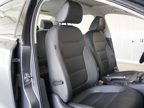 Used 2013 Volkswagen Jetta SE FWD image 29