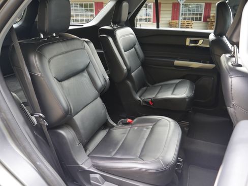 Certified 2024 Ford Explorer Limited AWD/4WD image 30