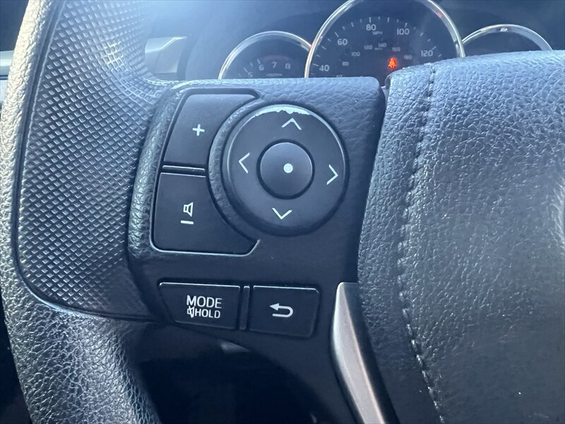 Used 2016 Toyota Corolla LE FWD image 18