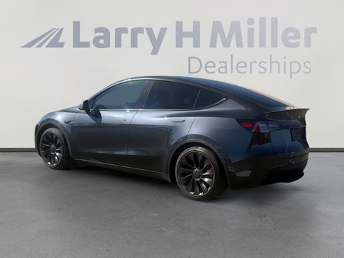 Used 2024 Tesla Model Y Performance image 3