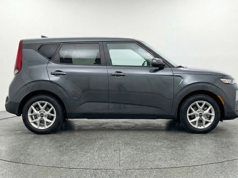 Used 2025 Kia Soul LX w/ LX Technology Package FWD image 11