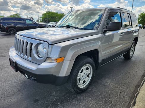 Used 2017 Jeep Patriot Sport w/ Power Value Group AWD/4WD image 8