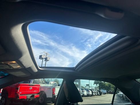 Used 2014 Toyota Camry SE w/ Moonroof Package FWD image 27