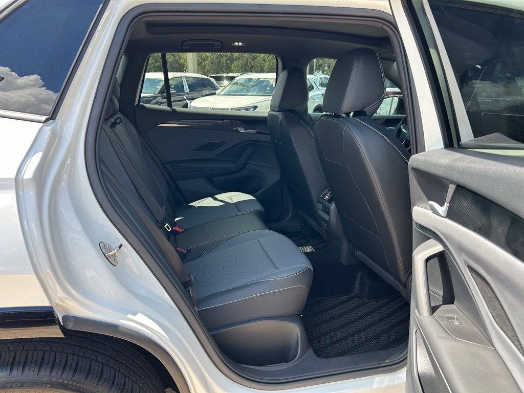 Certified 2026 Volkswagen Tiguan SE R-Line FWD image 40