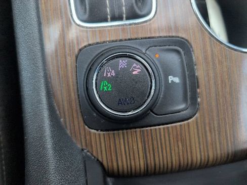 Used 2017 GMC Acadia SLE w/ Driver Alert Package I AWD/4WD image 28