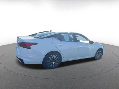 Used 2025 Nissan Altima 2.5 SV image 15