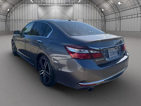 Used 2017 Honda Accord Touring image 6