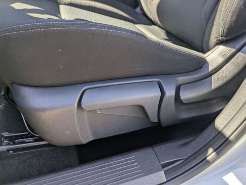 Used 2023 Nissan Rogue S image 15