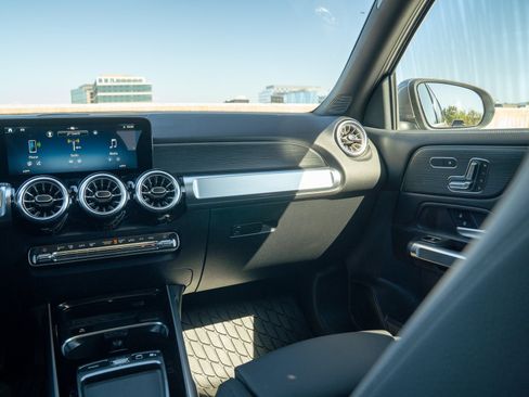 Used 2026 Mercedes-Benz GLB 250 4MATIC image 20