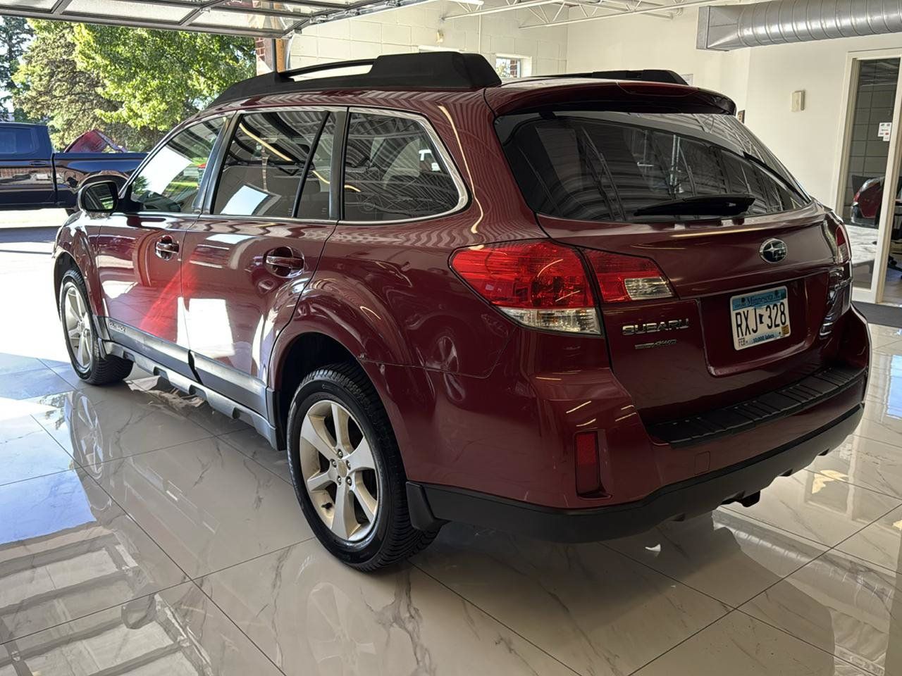 Used 2014 Subaru Outback 2.5i w/ Alloy Wheel Package AWD/4WD image 6