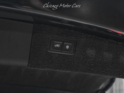 Used 2017 Bentley Bentayga AWD/4WD image 70