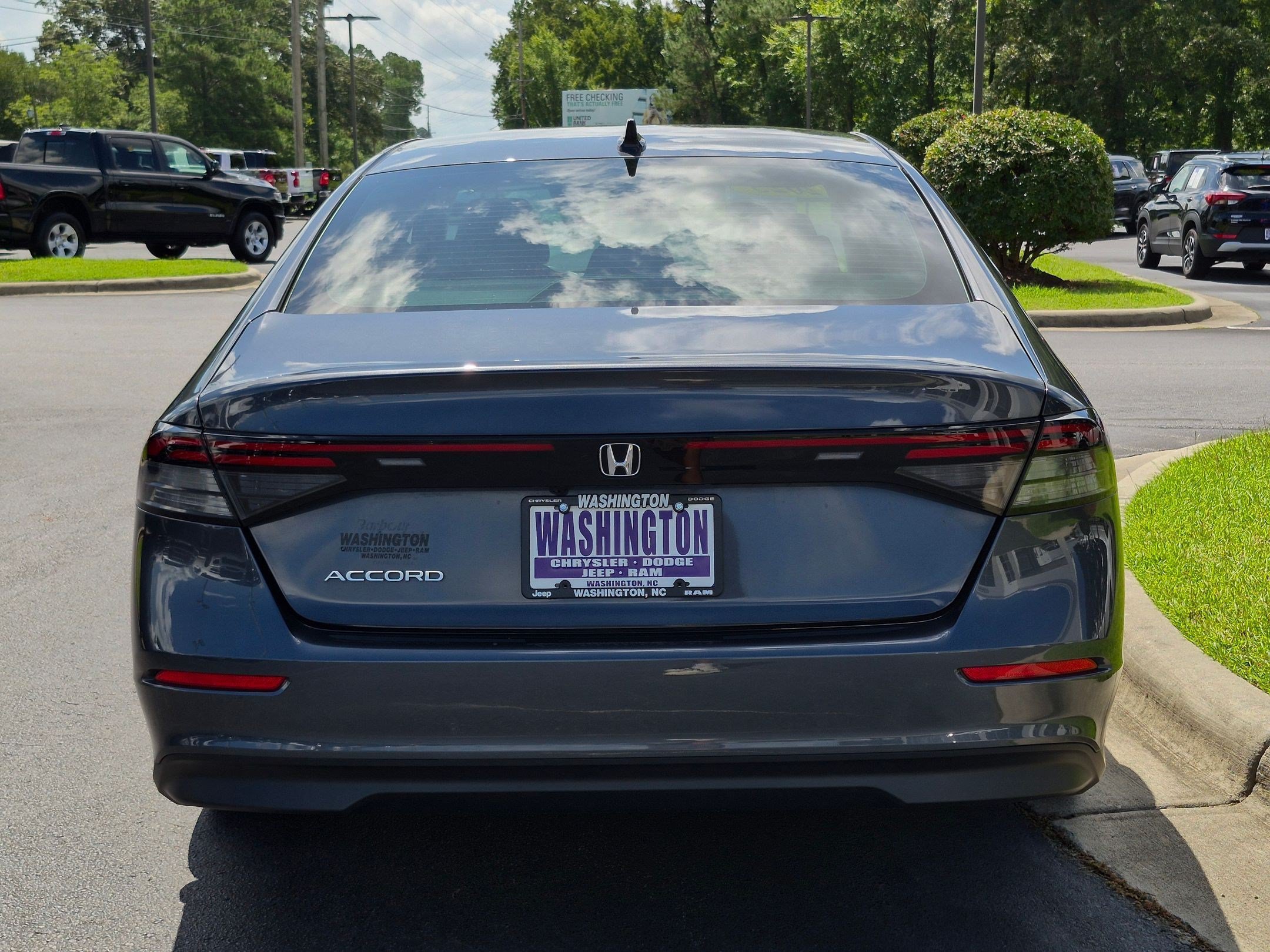 Used 2025 Honda Accord SE image 6