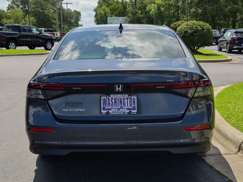 Used 2025 Honda Accord SE image 6