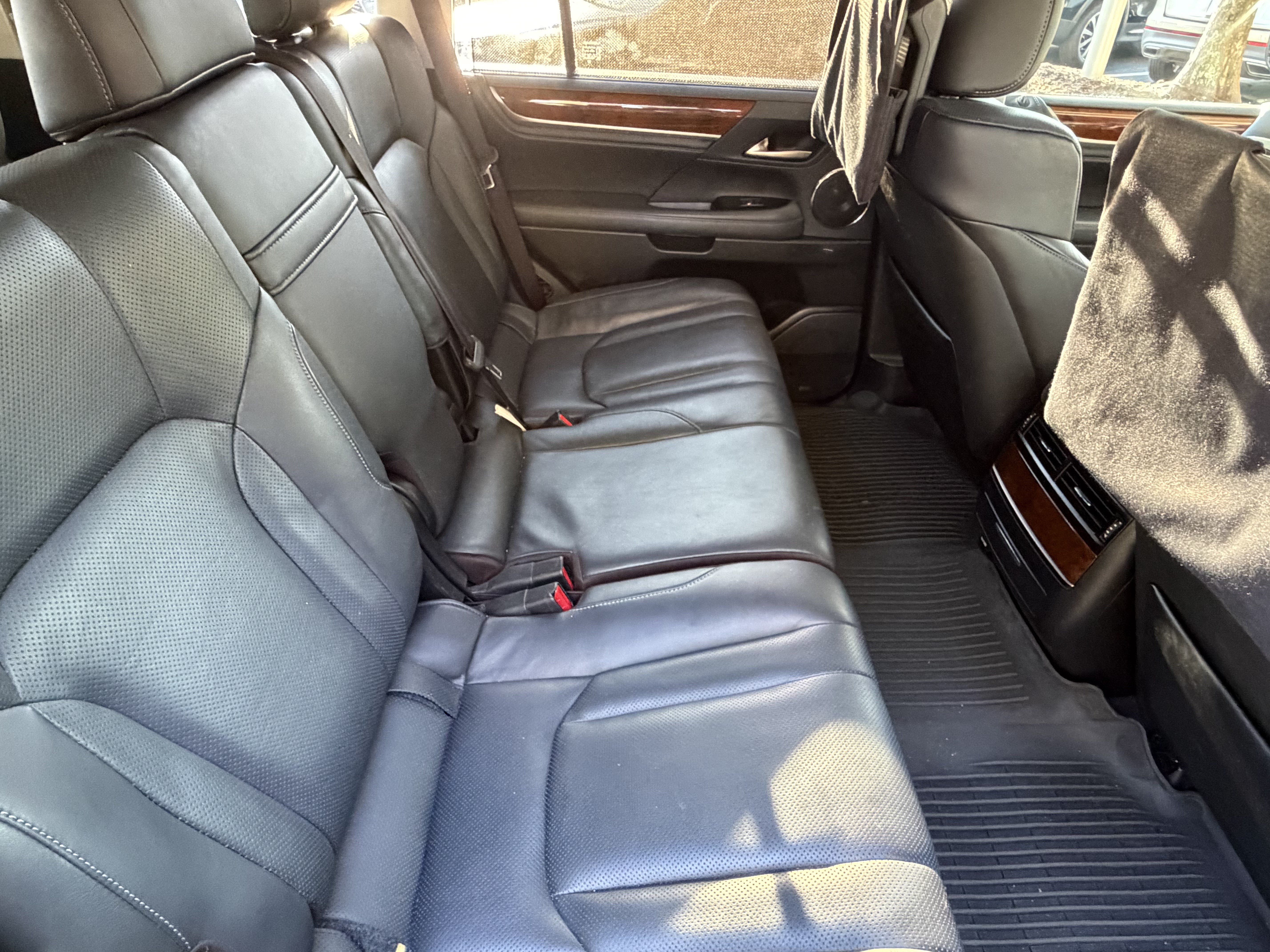 Used 2017 Lexus LX 570 4WD w/ Luxury Package image 39