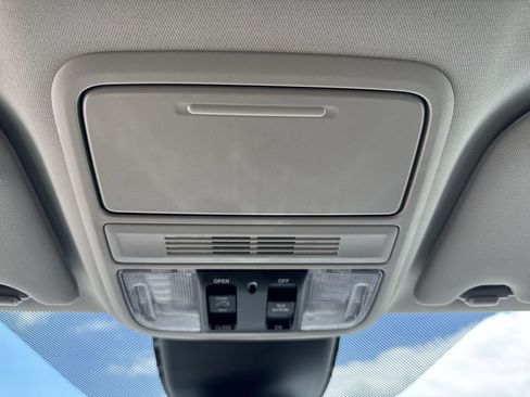 Used 2025 Honda Odyssey EX-L image 16