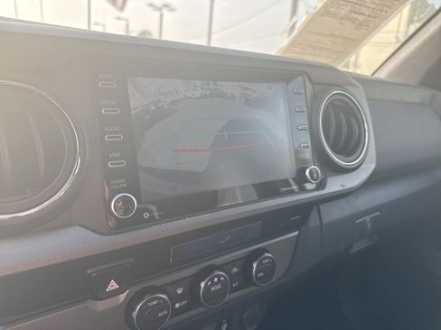 Used 2021 Toyota Tacoma TRD Sport w/ Technology Package image 19