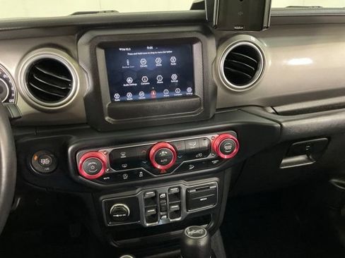Used 2019 Jeep Wrangler Unlimited Sahara AWD/4WD image 22