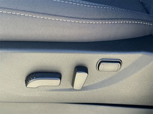 New 2025 Nissan Frontier SV w/ SV Convenience Package image 15