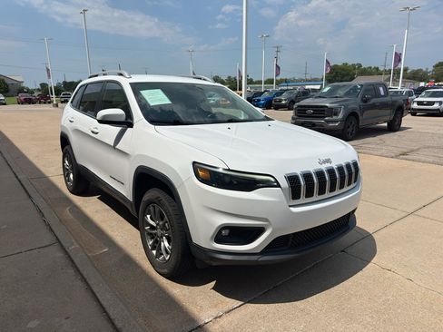 Used 2019 Jeep Cherokee Latitude Plus w/ Comfort/Convenience Group AWD/4WD image 7