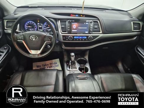 Used 2017 Toyota Highlander XLE image 14