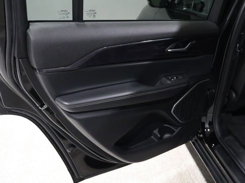 Used 2021 Jeep Grand Cherokee L Laredo image 19