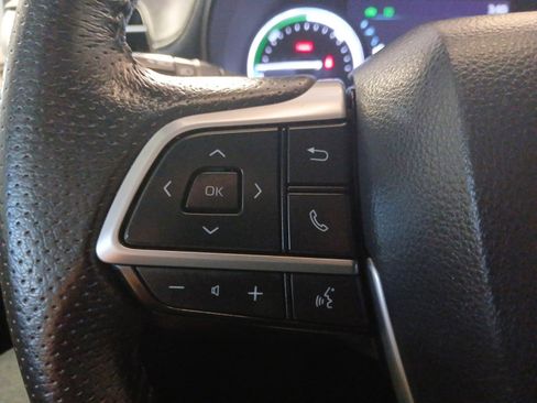 Used 2021 Toyota Sienna Limited image 17