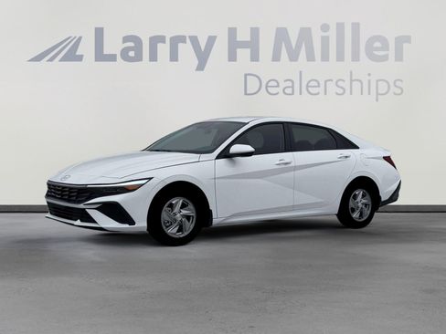 New 2026 Hyundai Elantra SE FWD image 2