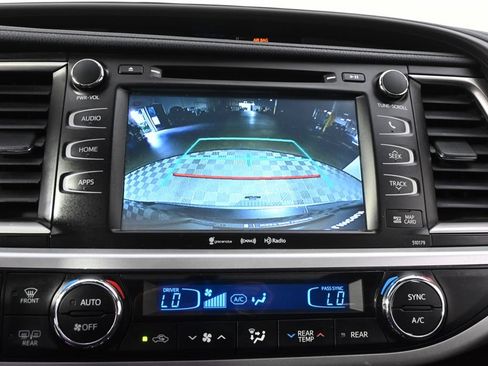 Used 2017 Toyota Highlander XLE AWD/4WD image 30