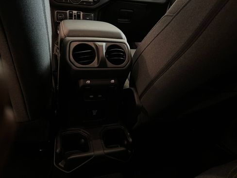 Used 2025 Jeep Wrangler Unlimited Sahara AWD/4WD image 23