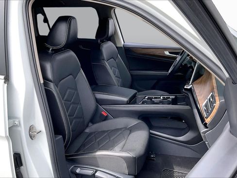 Used 2024 Volkswagen Atlas SE FWD image 9