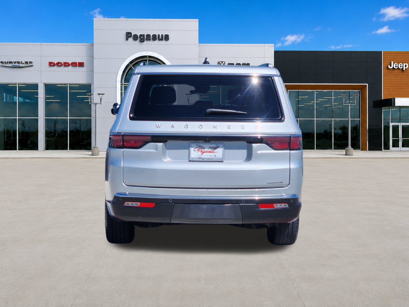 Used 2024 Jeep Wagoneer L Series II w/ Flexible Seating Group AWD/4WD image 8