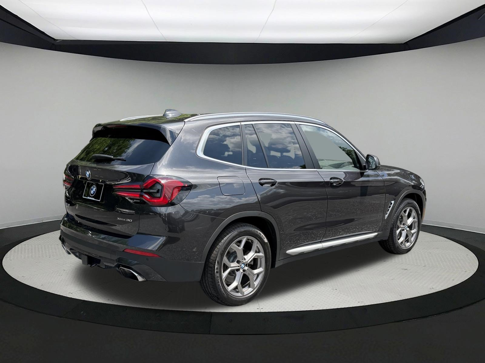 Used 2023 BMW X3 xDrive30i w/ Premium Package w/ZPA AWD/4WD image 4