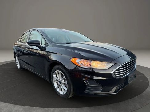 Used 2020 Ford Fusion SE image 3