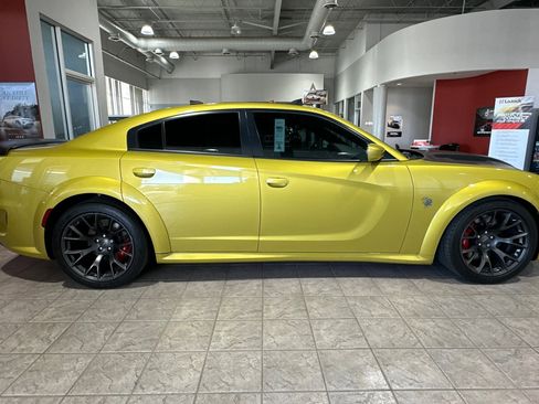 Used 2021 Dodge Charger SRT Hellcat w/ Harman/Kardon Audio Group image 7