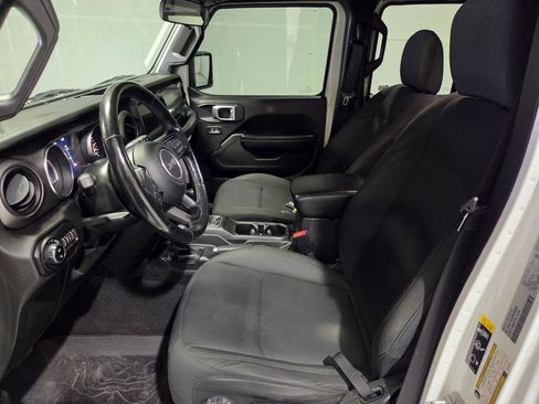 Certified 2021 Jeep Gladiator Willys image 8