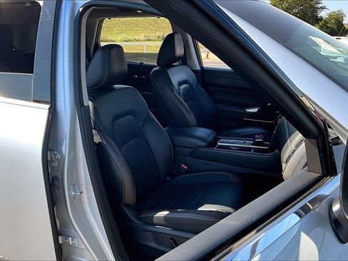 Used 2022 Nissan Pathfinder Platinum w/ Cargo Package image 7