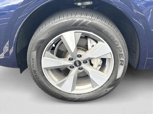Used 2023 Audi Q5 2.0T Premium w/ Convenience Package image 26
