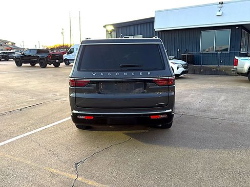 Used 2022 Jeep Wagoneer Series I image 5