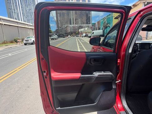 Used 2019 Toyota Tacoma SR5 RWD image 9